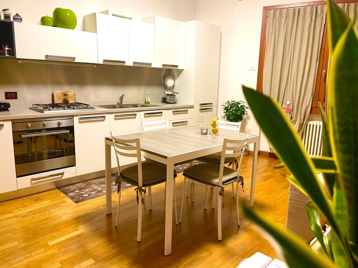 Ca' Del Sole - Attico Panoramico In Centro Storico Apartment Монтаняна Екстериор снимка